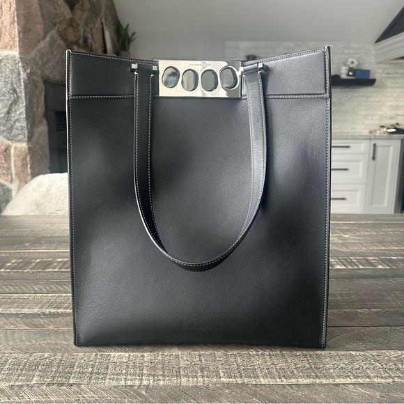 Alexander McQueen Handbags - Alexander McQueen The Grip Tote Bag in Black